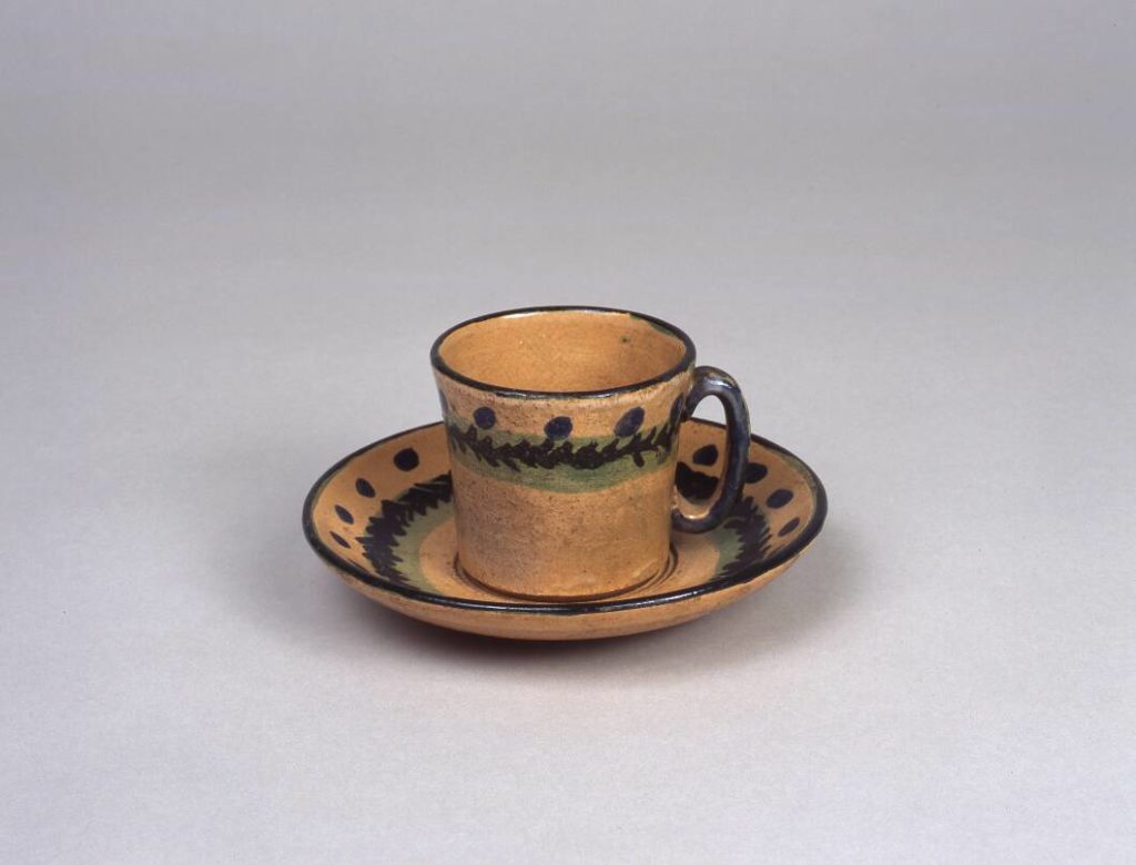 楽焼草模様コーヒー碗と皿 – 兵庫陶芸美術館 収蔵品データベース