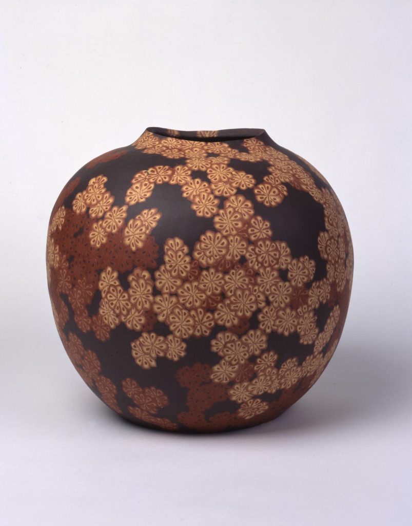 壺　作者不明 無名異練上花紋壺 – 兵庫陶芸美術館 収蔵品データベース