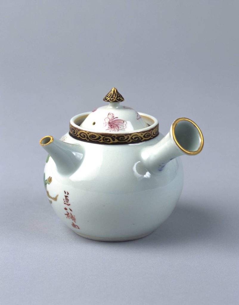 色絵三生花文急須 – 兵庫陶芸美術館 収蔵品データベース