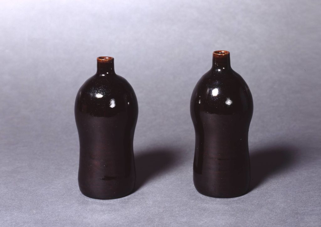 鉄釉浮徳利（1対） – 兵庫陶芸美術館 収蔵品データベース