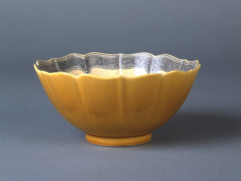 中国　青花　魚藻文　神獣文　鉢　皿　一對　M　R6200 青花魚藻紋皿 PF164 | Looking For 物色