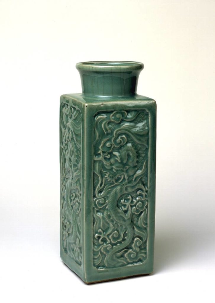 青磁龍文花瓶 – 兵庫陶芸美術館 収蔵品データベース