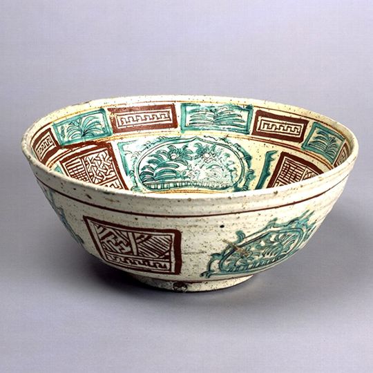 呉州赤絵写花鳥図大皿 – 兵庫陶芸美術館 収蔵品データベース