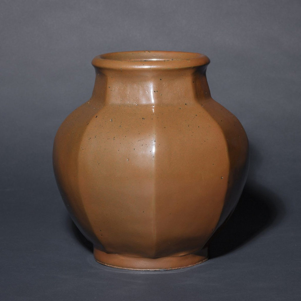 鍋島焼 名工 嘉秀 作 盛上彩釉 柿図 飾壺 陶器 壺 高さ約25㎝ Amazon.co.jp: 鍋島焼 名工 嘉秀 作 盛上彩釉 柿図 飾壺 陶器 壺