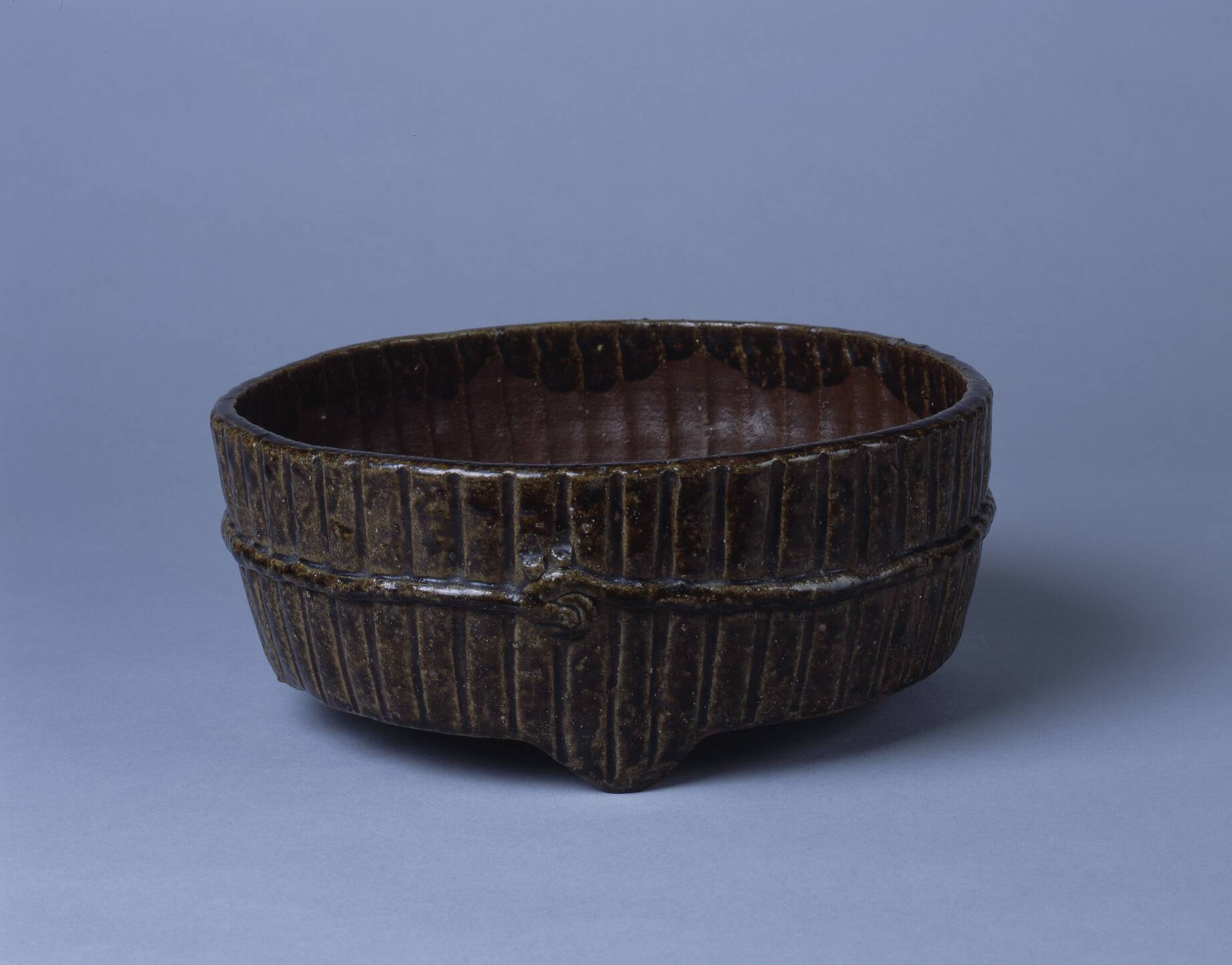 灰釉束柴形平桶 – 兵庫陶芸美術館 収蔵品データベース