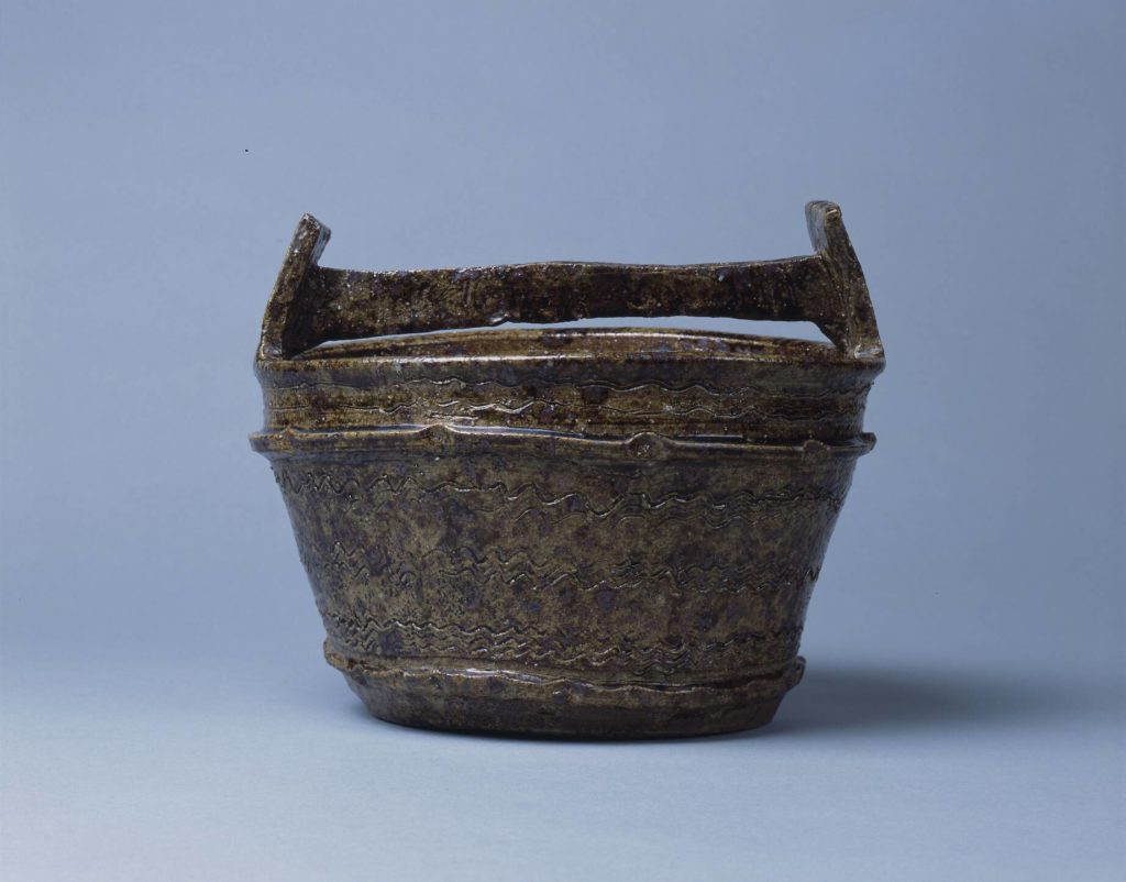 灰釉手桶形水指 銘「日本海」 – 兵庫陶芸美術館 収蔵品データベース