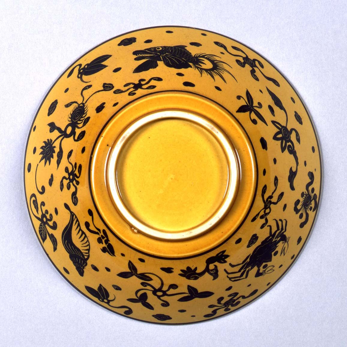 黄釉鉄絵鳳凰魚藻文鉢 – 兵庫陶芸美術館 収蔵品データベース
